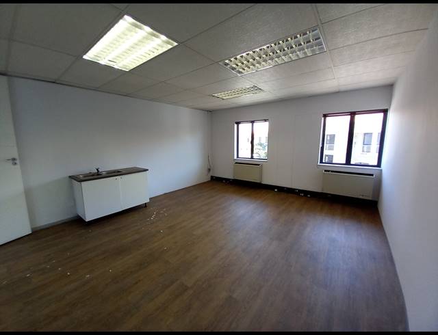 209M² OFFICE TO LET IN BRYANSTON